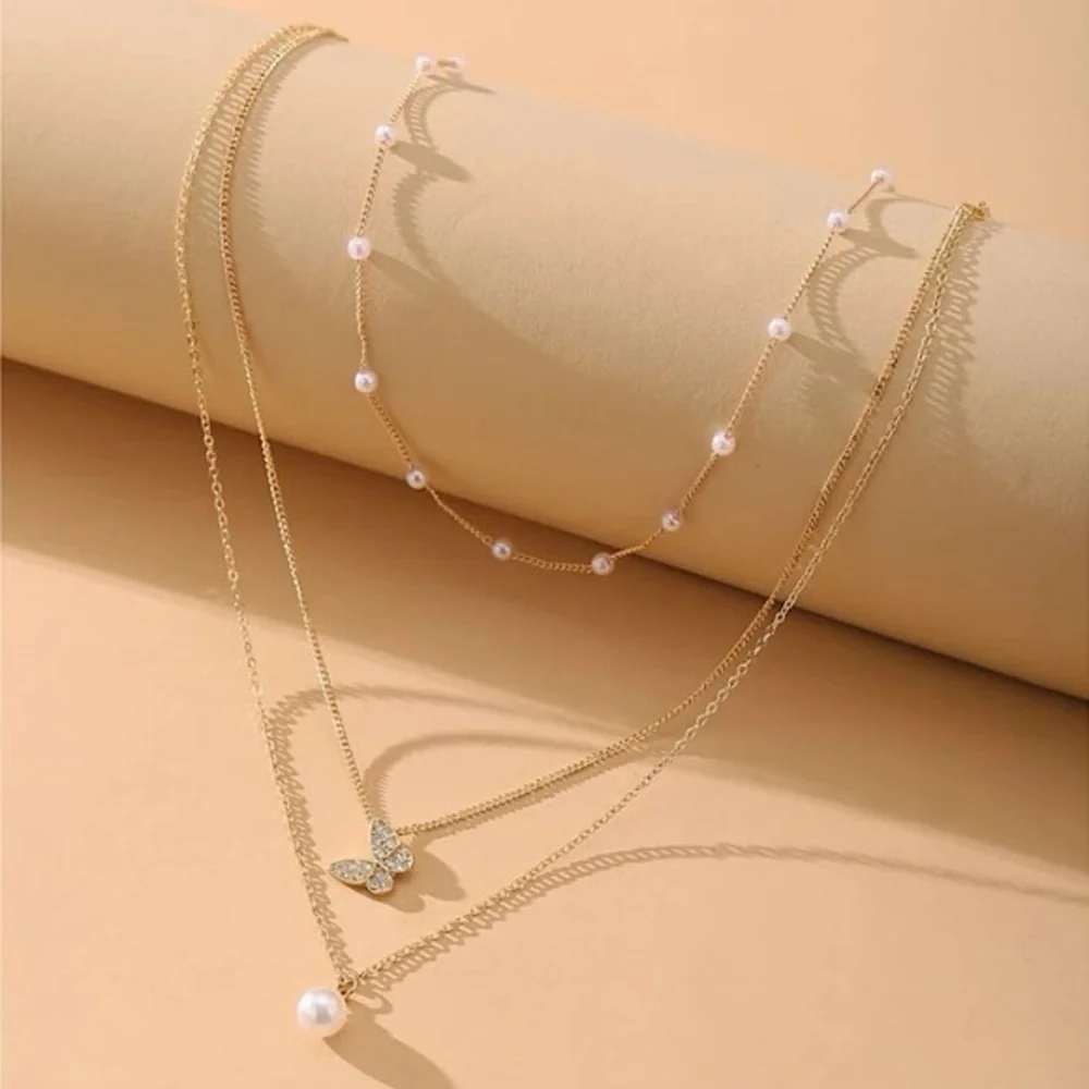 Gorgeous Faux Pearl Butterfly Necklace - 3 pieces - Picture 2 of 4